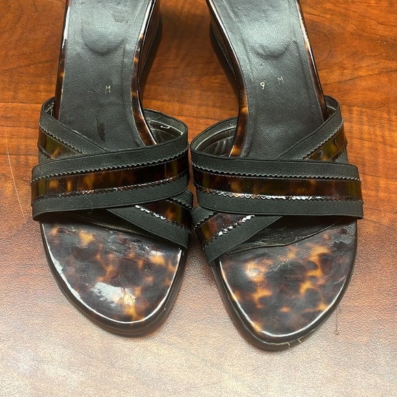 Stuart Weiztman tortoise patent wedge sandals - Picture 7 of 10